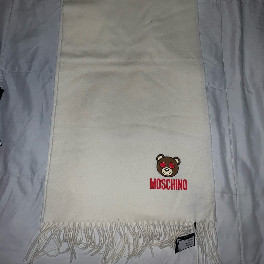 Moschino scarf